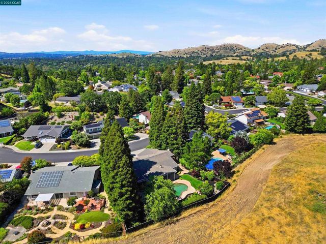 2652 Bridle Ln, Walnut Creek, CA 94596
