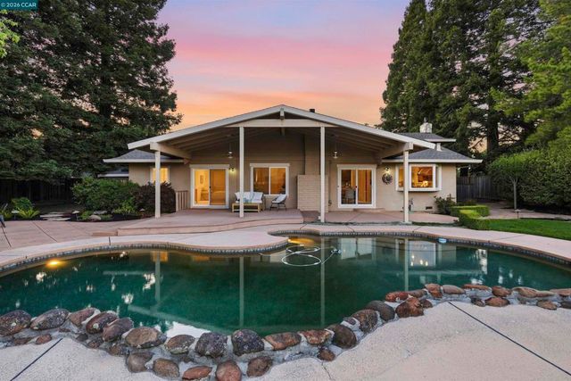 2652 Bridle Ln, Walnut Creek, CA 94596