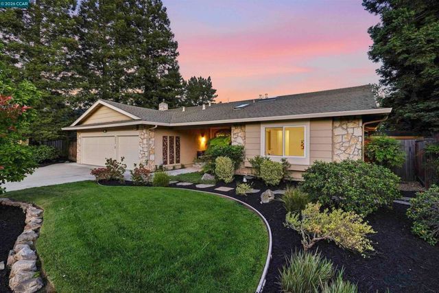 2652 Bridle Ln, Walnut Creek, CA 94596