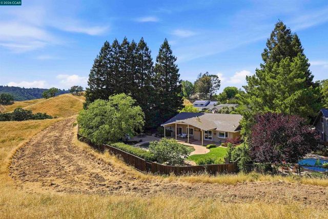 2652 Bridle Ln, Walnut Creek, CA 94596