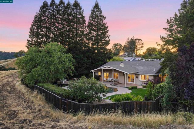2652 Bridle Ln, Walnut Creek, CA 94596
