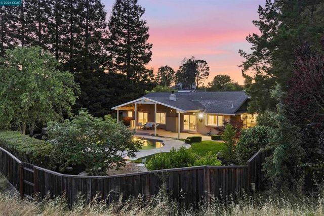 2652 Bridle Ln, Walnut Creek, CA 94596