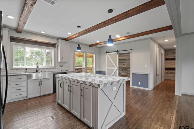20970 Joe Paul Ln, Chandler, TX 75758