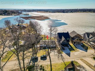 2918 Woodbine Drive, Waterford Charter Township, MI 48328