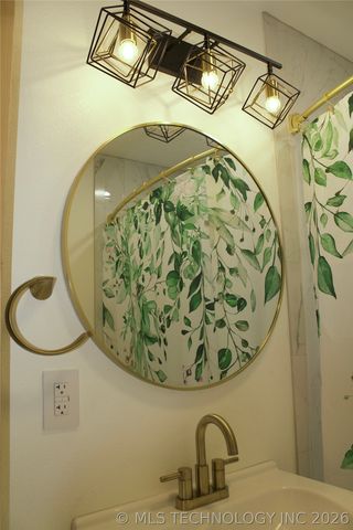 6129 Dixie, Madill, OK 73439