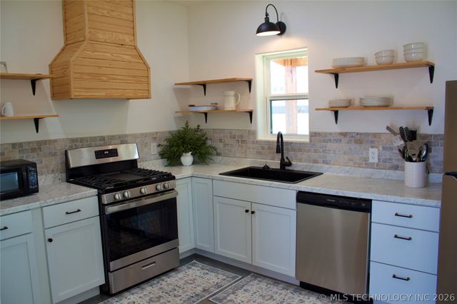 6129 Dixie, Madill, OK 73439