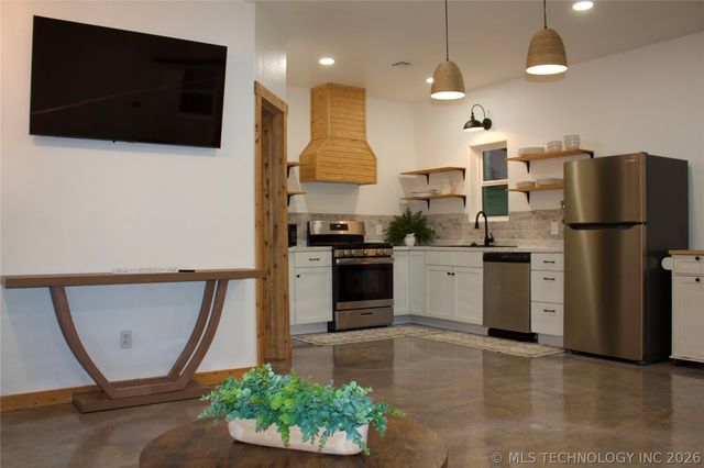 6129 Dixie, Madill, OK 73439