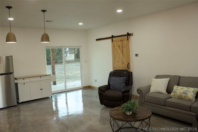 6129 Dixie, Madill, OK 73439