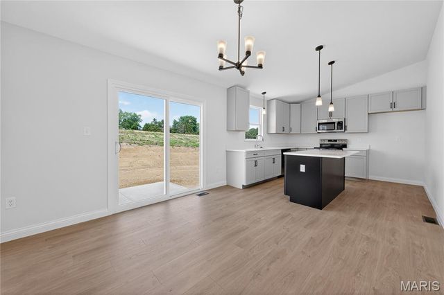 18815 Addi Drive, Warrenton, MO 63383