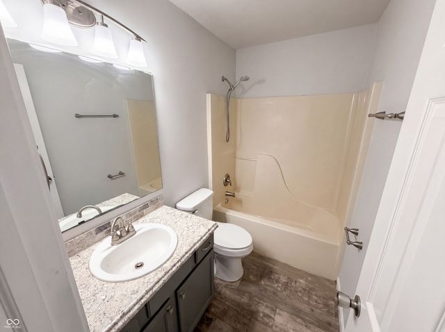2219 Rolling Oak Drive, Indianapolis, IN 46214