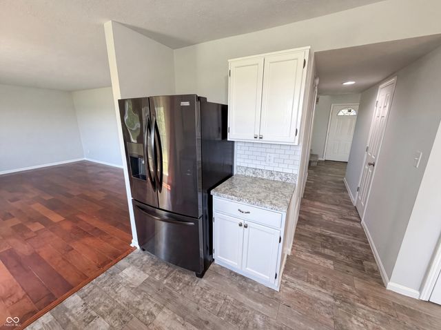 2219 Rolling Oak Drive, Indianapolis, IN 46214