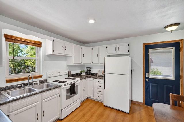 608 W Capitol Drive, Hartland, WI 53029