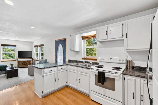 608 W Capitol Drive, Hartland, WI 53029