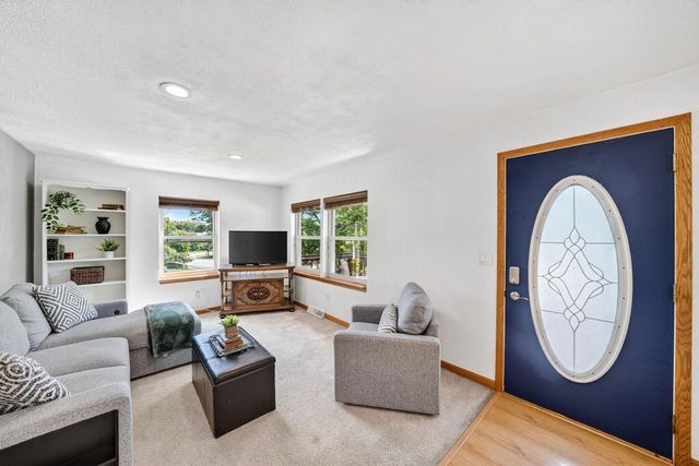 608 W Capitol Drive, Hartland, WI 53029