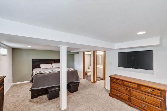 608 W Capitol Drive, Hartland, WI 53029