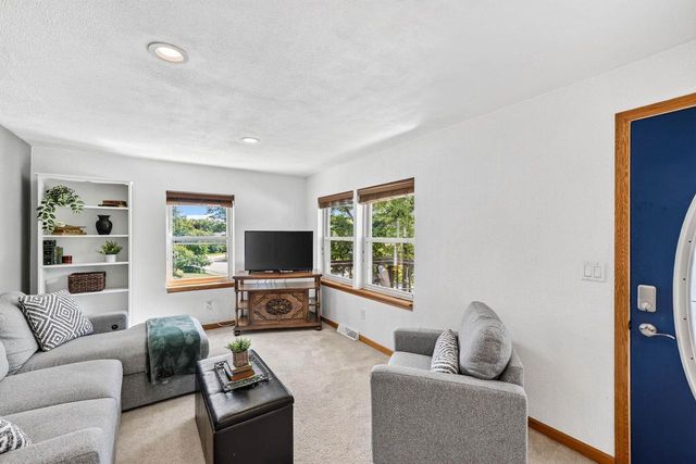 608 W Capitol Drive, Hartland, WI 53029