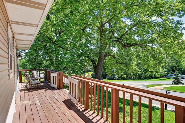 608 W Capitol Drive, Hartland, WI 53029