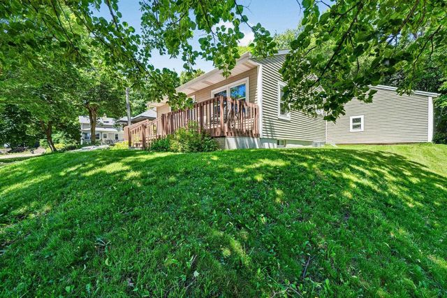 608 W Capitol Drive, Hartland, WI 53029