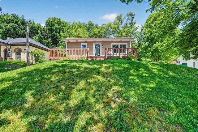 608 W Capitol Drive, Hartland, WI 53029