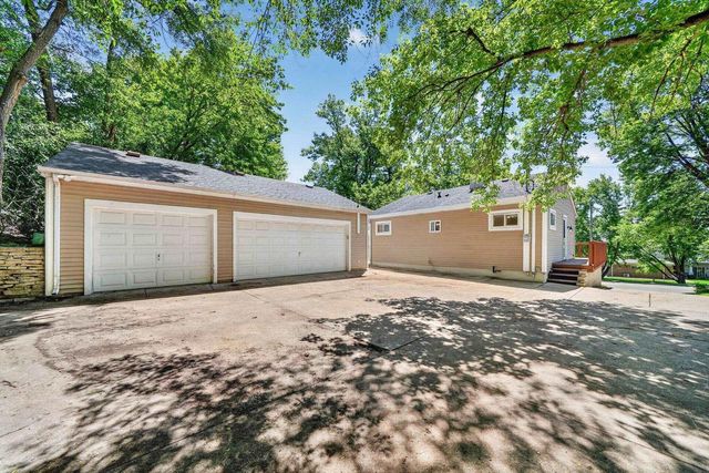 608 W Capitol Drive, Hartland, WI 53029