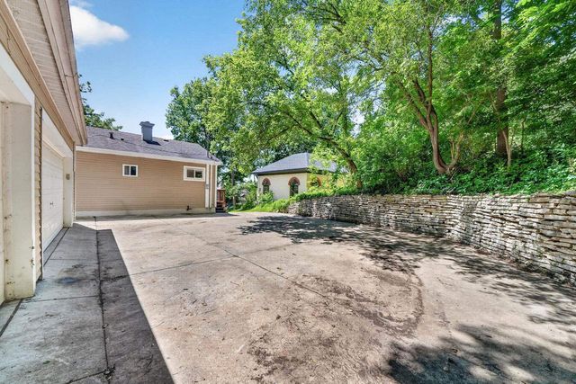 608 W Capitol Drive, Hartland, WI 53029