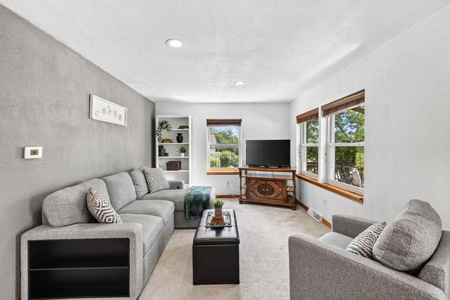 608 W Capitol Drive, Hartland, WI 53029