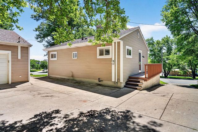 608 W Capitol Drive, Hartland, WI 53029