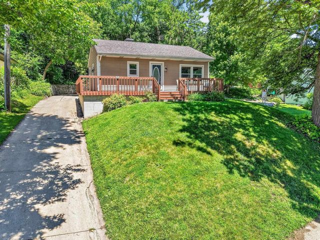 608 W Capitol Drive, Hartland, WI 53029