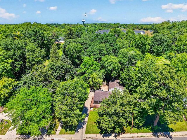 608 W Capitol Drive, Hartland, WI 53029