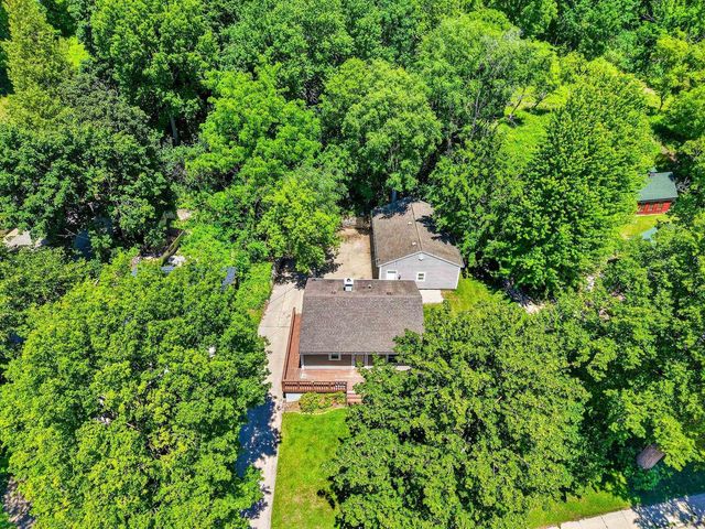 608 W Capitol Drive, Hartland, WI 53029