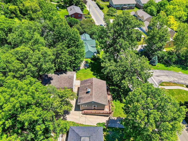 608 W Capitol Drive, Hartland, WI 53029
