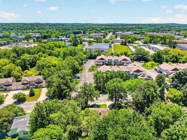 608 W Capitol Drive, Hartland, WI 53029