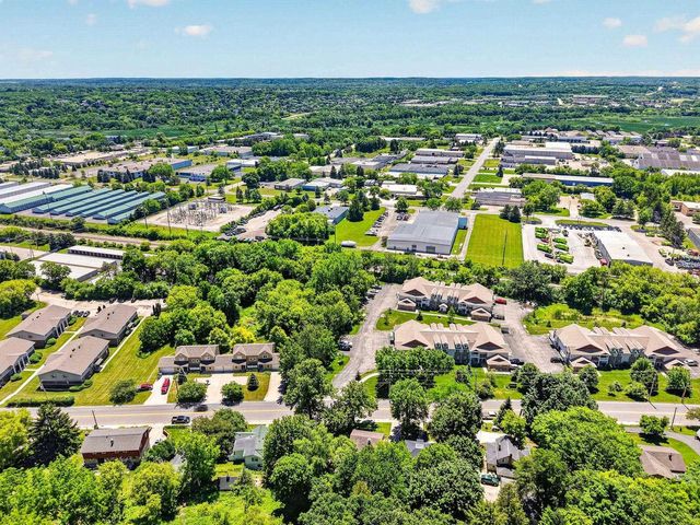 608 W Capitol Drive, Hartland, WI 53029