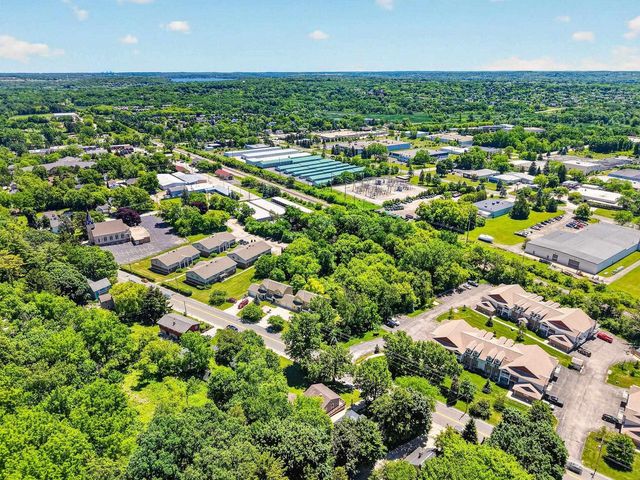 608 W Capitol Drive, Hartland, WI 53029