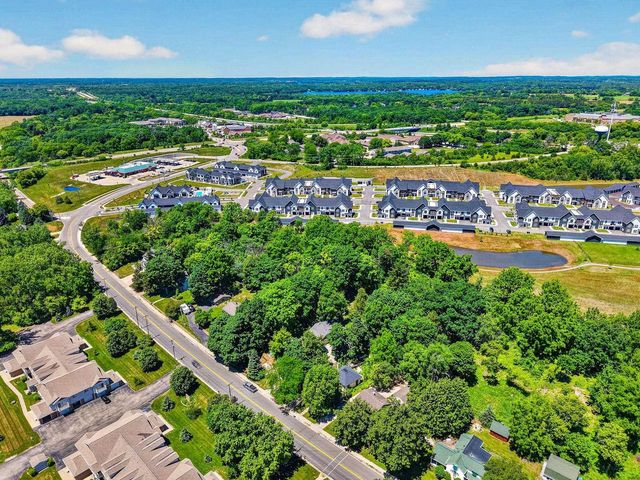 608 W Capitol Drive, Hartland, WI 53029