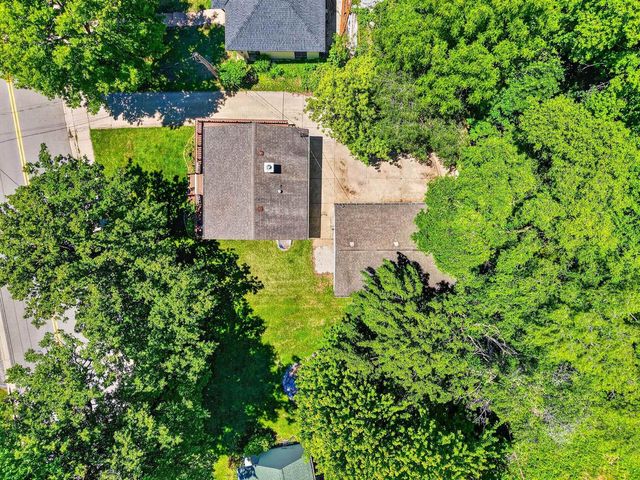 608 W Capitol Drive, Hartland, WI 53029