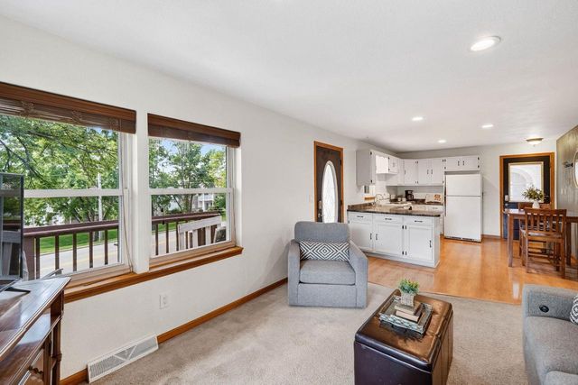 608 W Capitol Drive, Hartland, WI 53029
