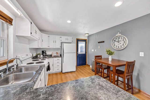 608 W Capitol Drive, Hartland, WI 53029