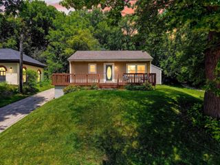 608 W Capitol Drive, Hartland, WI 53029