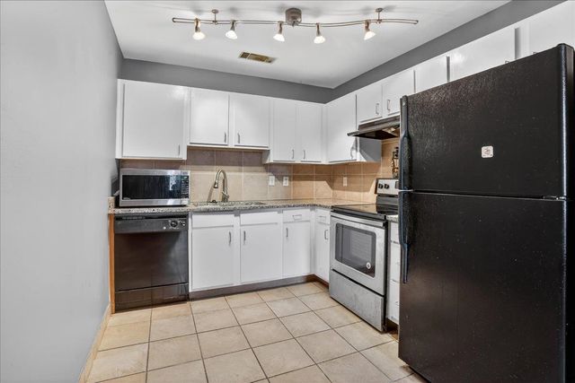 440 N Front St Apt 202, Memphis, TN 38105