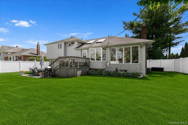 24 Mesa Road, Syosset, NY 11791