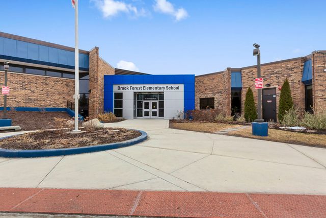 46 Kingston Drive, Oak Brook, IL 60523