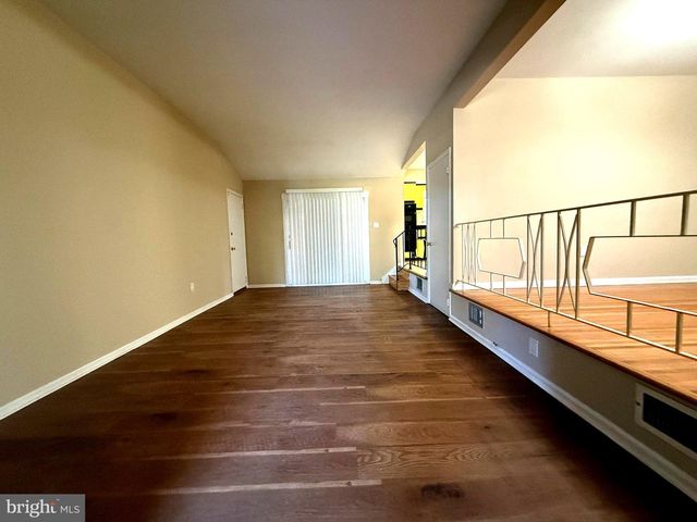 404 TANFORAN DR, Cherry Hill, NJ 08002