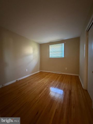 404 TANFORAN DR, Cherry Hill, NJ 08002