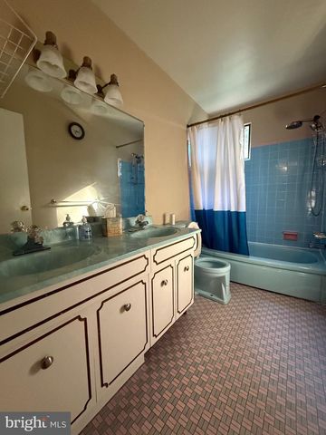 404 TANFORAN DR, Cherry Hill, NJ 08002