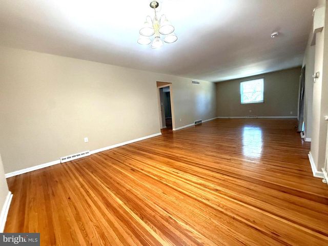 404 TANFORAN DR, Cherry Hill, NJ 08002