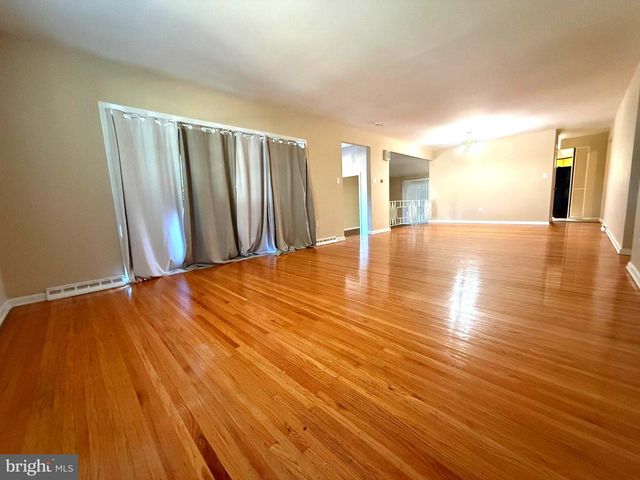 404 TANFORAN DR, Cherry Hill, NJ 08002