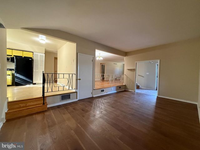404 TANFORAN DR, Cherry Hill, NJ 08002