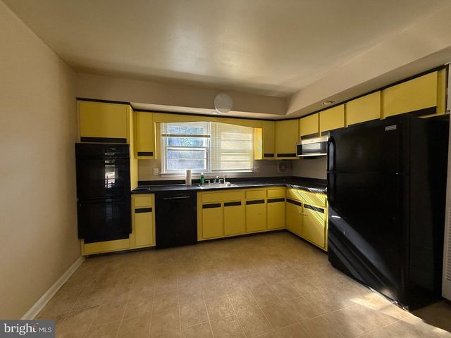 404 TANFORAN DR, Cherry Hill, NJ 08002
