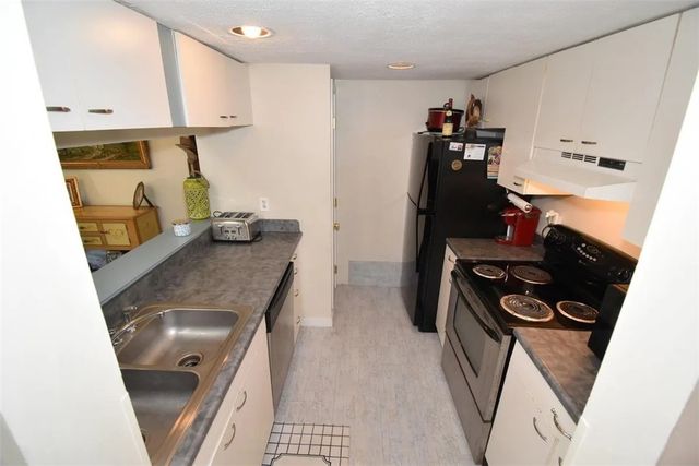 260 Sweet Allen Farm Road B3, South Kingstown, RI 02879